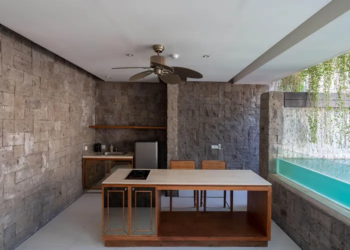 Berry Romantic Villa Seminyak